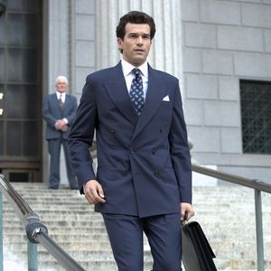 Na produção, Paul Kelly interpreta John F. Kennedy Jr., advogado e editor da revista George, visto por muitos americanos como uma espécie de 'realeza moderna'