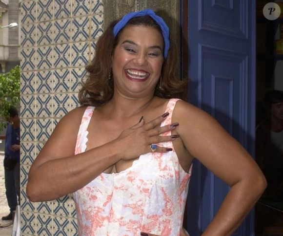 Foto de Solange Couto, hoje no BBB 26, na época da novela O Clone em 2001: atriz passou dos 100kg