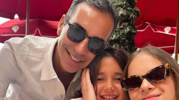 Nem terno, nem gravata: César Tralli aposta em look com shortinho para curtir férias com Rafa Justus e pernas torneadas roubam a cena