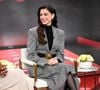 Anne Hathaway chama atenção ao adotar sobrancelhas mais suaves, refletindo uma tendência de autenticidade crescente