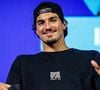 O surfista Gabriel Medina tem uma relação duradoura com o esporte e coleciona títulos e medalhas