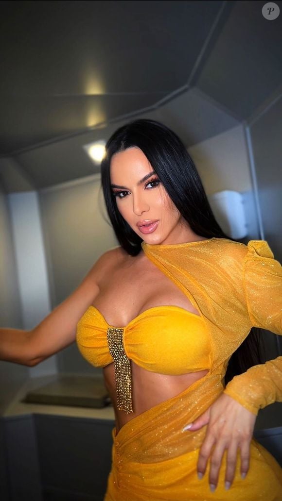 A modelo Tamires Assis tem lábios grandes e volumosos, indicando ser adepta de preenchimento labial