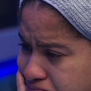 Milena, do 'BBB 26', chora por Samira e dá resposta 'atravessada' a Ana Paula