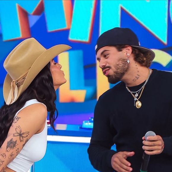 Ana Castela e Zé Felipe assumiram o romance desde que gravaram juntos a música 'Sua boca mente'