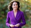 Kate Middleton em look monocromático roxo é inspiração para em dias frios