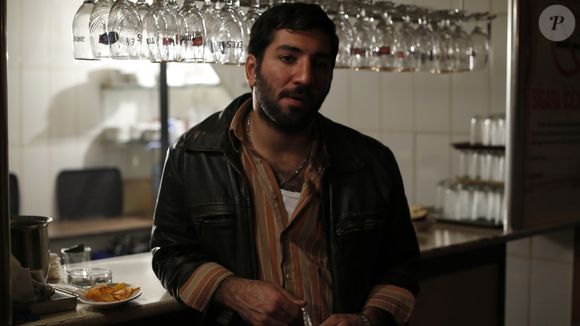 Novela 'Mãe': padrasto de Melek/Turna, Cengiz é defendido por Sule durante interrogatório