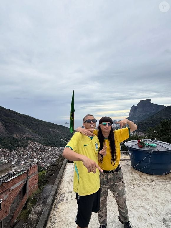 Conhecido na web como Iae Break, Thiago foi convidado por Oliver Tree para embarcar no helicóptero
