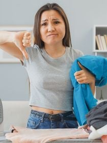 Pare de perder tempo passando roupa: existe um truque que pouquíssimas pessoas conhecem para lavar a roupa sem precisar passá-la depois