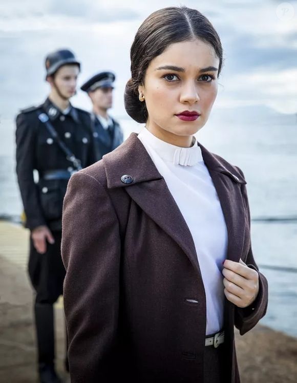 Em 201, Sophie Charlotte esteve no elenco de 'Passaporte para Liberdade', interpretando uma mulher bela e perversa