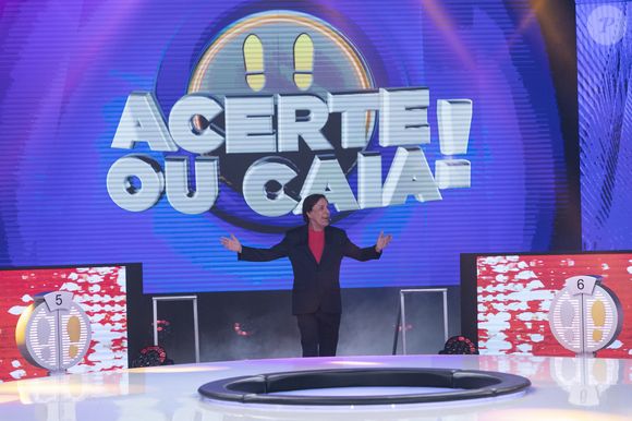 Humorista cearense Bolachinha sofreu fratura após cair no buraco cenográfico do programa 'Acerte ou Caia!', de Tom Cavalcante