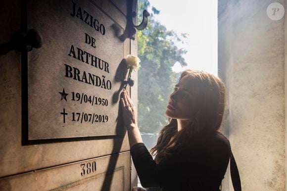 Iuri (José Loreto) vai encontrar o anel de Arthur (Antonio Fagundes) e vai ajudar Adriana (Letícia Colin) a desvendar um novo mistério em 'Quem Ama Cuida'