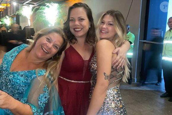 Sobrinha de Xuxa, Nikki Meneghel não informou causa da morte da mãe, mas postou fotos ao lado de Michele