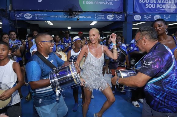 "Tem muita mulher que acaba desistindo de curtir o Carnaval por medo do julgamento. Isso é triste demais! A festa é para todo mundo!"