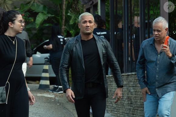 Corpo de Rick, dupla de Renner, foi velado por Tiago, dupla de Hugo: cantor se emocionou na chegada ao cemitério