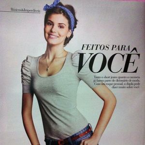 Camila Queiroz começou a fazer sucesso como modelo, estampando revistas e editoriais de moda