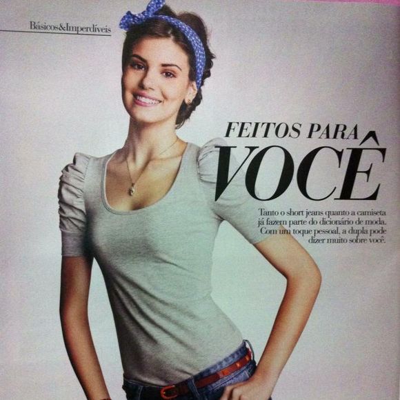 Camila Queiroz começou a fazer sucesso como modelo, estampando revistas e editoriais de moda