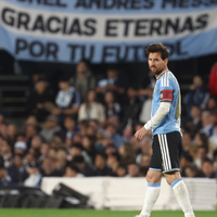 Adeus a Messi com 'look' especial: jogo de despedida tem uniforme inédito da Argentina, com referências à independência iniciada em 1810, craque aos prantos e gol; camisa custa quase 190 dólares