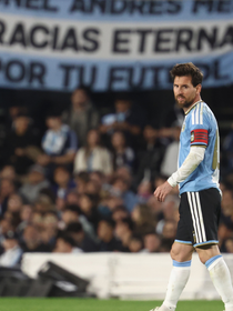 Adeus a Messi com 'look' especial: jogo de despedida tem uniforme inédito da Argentina, com referências à independência iniciada em 1810, craque aos prantos e gol; camisa custa quase 190 dólares