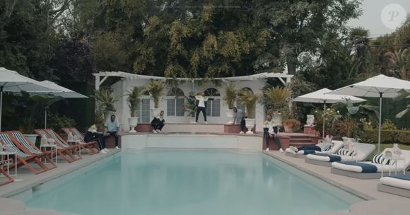 Will Smith se 'multiplicou' para aproveitar a piscina da mansão de luxo colocada à venda por 30 milhões de dólares