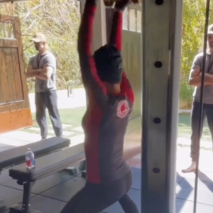 "Estou apenas mantendo a massa muscular que tenho, e isso é importante nesta idade", disse Halle Berry em uma entrevista