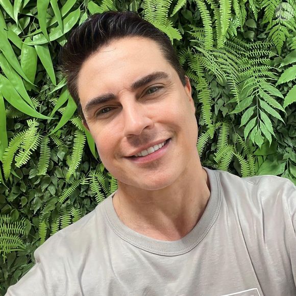 Marcelo Augusto namorava um amigo de Leo Dias na época, segundo o colunista - e foi assim que a fofoca chegou até ele em primeira mão