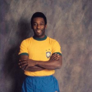 Pelé conquistou sua primeira Copa do Mundo aos 17 anos e mudou para sempre a história da Seleção Brasileira