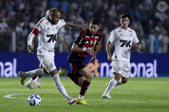 Julio Sergio integrou o Santos, time no qual Neymar atua hoje, entre os anos de 2002 a 2004.