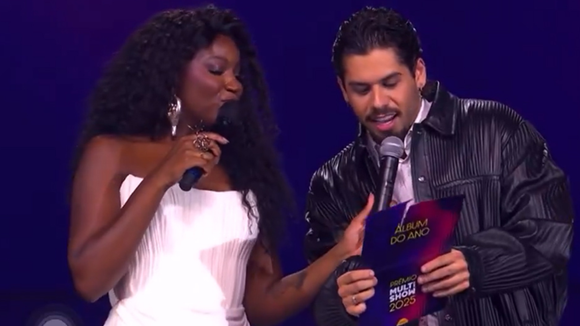 Zé Felipe é analfabeto? Após 'gafe' no Prêmio Multishow 2025, cantor se pronuncia: 'Não sou mestre de leitura'