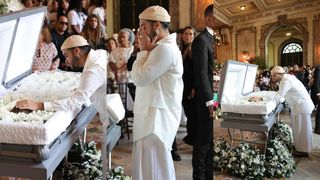 O comovente adeus de Francisco Gil, filho único de Preta Gil, à mãe durante velório em 22 fotos