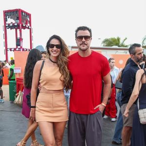 Joaquim Lopes e a mulher, Marcella Fogaça no show de Ivete Sangalo