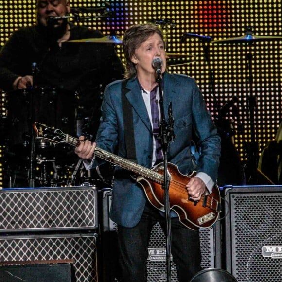 O pacote adquirido por Michael Jackson não reunia apenas músicas dos Beatles: a negociação também envolveu prédios, um estúdio de gravação, equipamentos e uma apólice de seguro relacionada a Paul McCartney, segundo o Los Angeles Times.