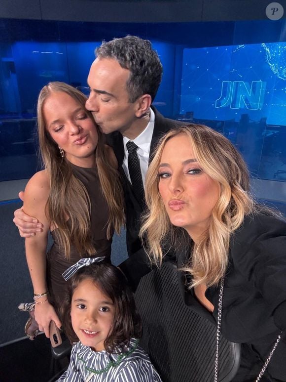 Ticiane Pinheiro e César Tralli formam uma família com Manuella e Rafaella Justus, filha da apresentadora com Roberto Justus