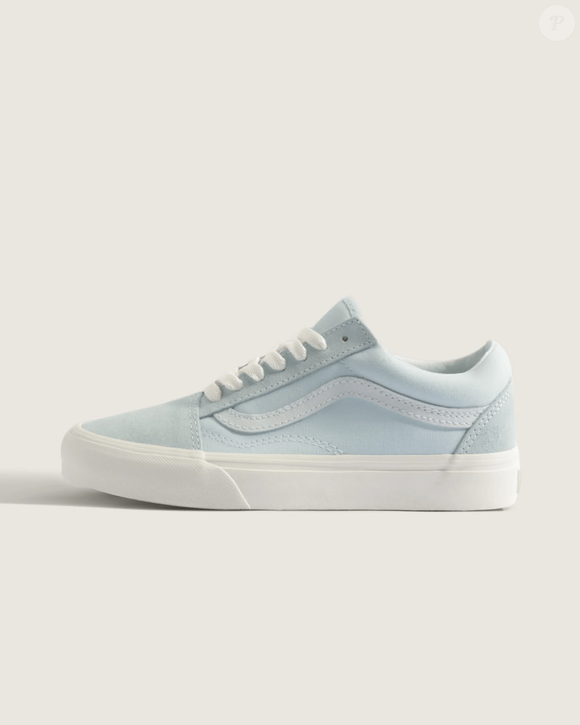 Ícone desde 1977, o Vans Old Skool atravessa gerações e ressurge como símbolo de conforto e estilo atemporal