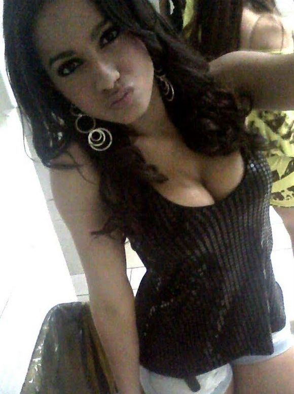 Neste clique, Anitta já estava crescida e prestes a estourar com sua carreira pelo Brasil