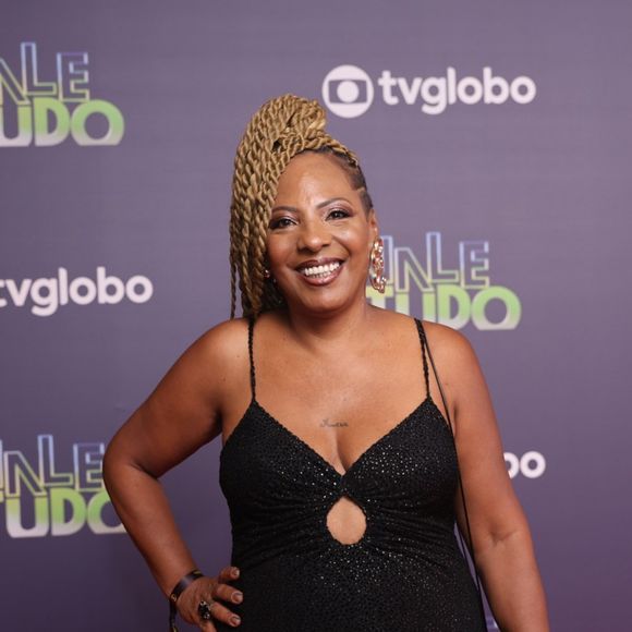 Rejane Faria apostou em look preto para a festa de 'Vale Tudo'