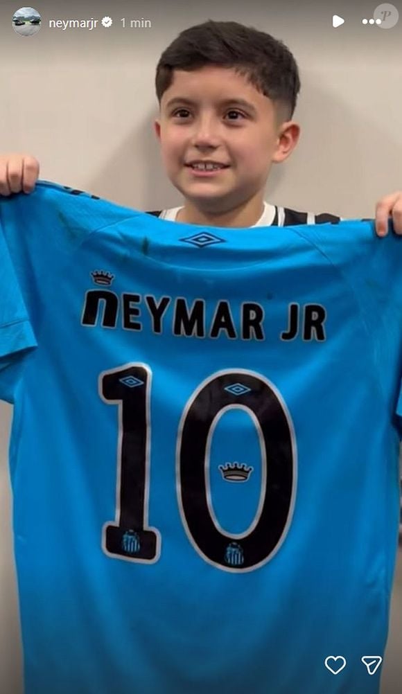 Após o episódio, Neymar publicou uma foto do menino em sua rede social