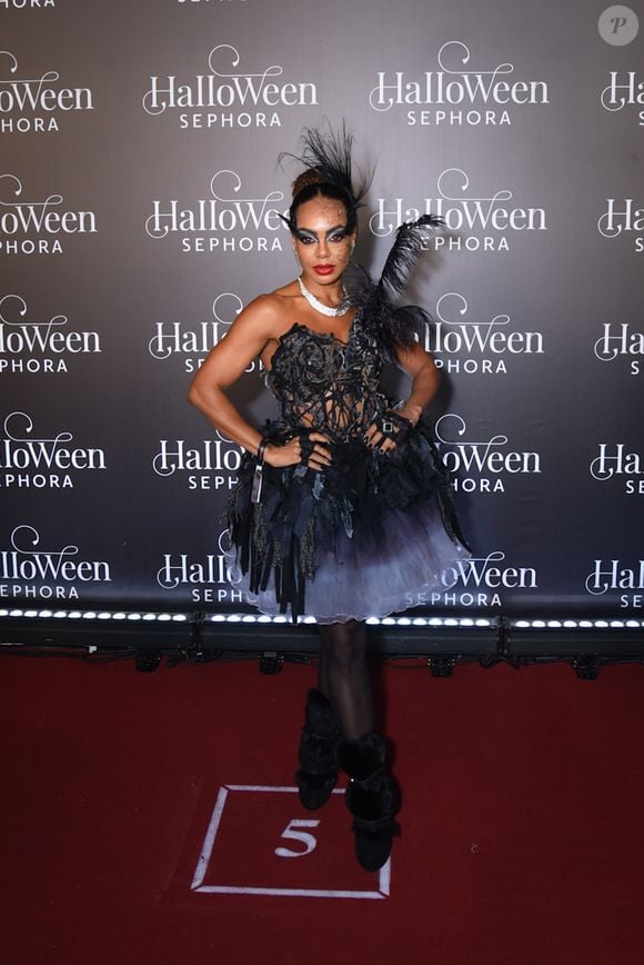 Baile de Halloween da Sephora 2025: Dandara Mariana homenageou o filme 'Cisne Negro' com uma fantasia e make característicos