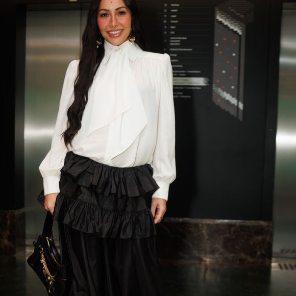 Sempre fashionista, Sabrina Sato mostrou a barriguinha de gravidez com um visual inspirado em apostas da moda internacional