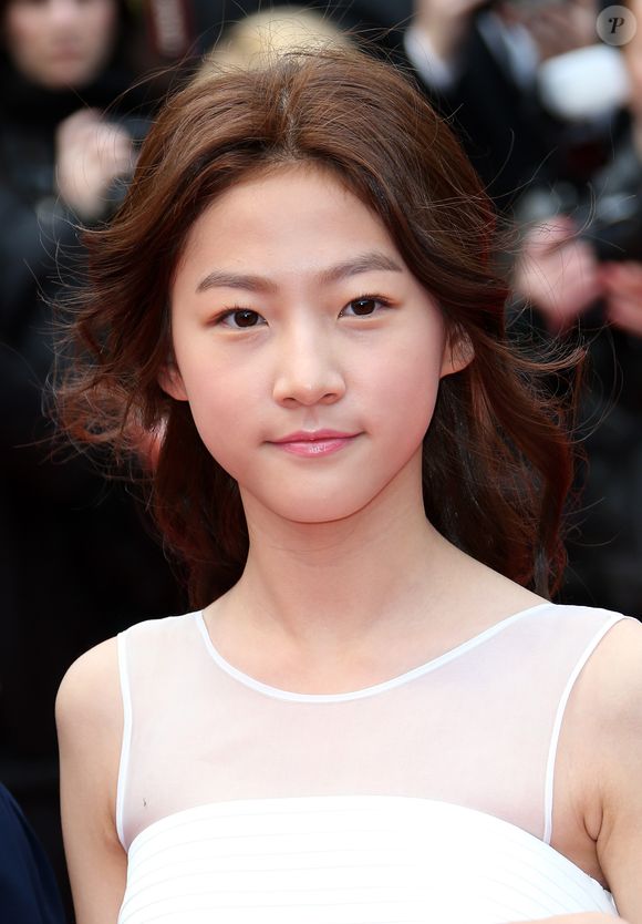 Ainda em 2014: Kim Sae-ron retornou ao Festival de Cinema de Cannes, onde usou uma maquiagem levíssima