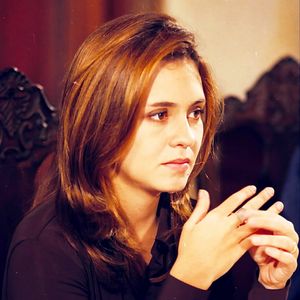 Adriana Esteves em 1997: foi neste ano que aconteceu o verdadeiro 'renascimento' na Globo, com 'A Indomada'. Na trama, deu vida à corajosa Lúcia Helena - e também à sua mãe, Eulália, na primeira fase - mostrando versatilidade e força dramática