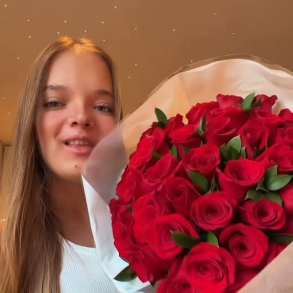 Rafaella Justus dublou um hit de Bruno Mars exibindo as flores: ‘Espero que ele lhe compre flores / Espero que ele lhe segure suas mãos / E dê todas as duas horas’