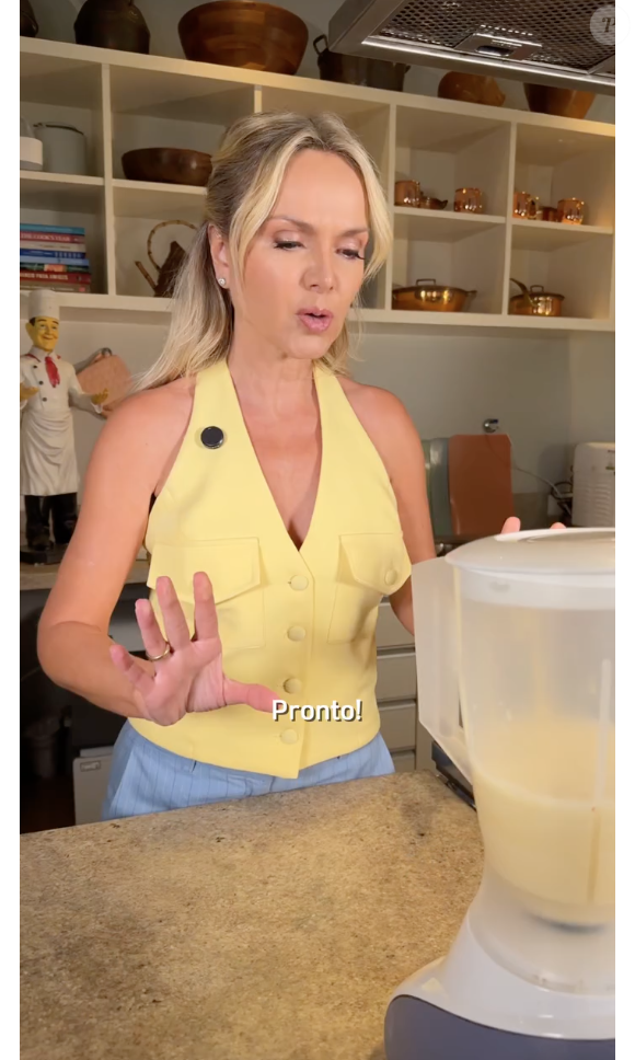 Quando a massa ficar homogênea, acrescente o fermento e bata somente o suficiente para incorporar