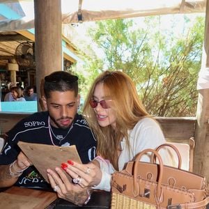 Momentos a dois! Com a rotina agitada, Virgínia e Zé Felipe aproveitam o destino luxuoso para relaxar longe dos compromissos.