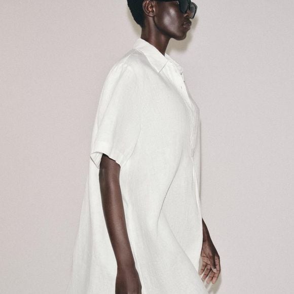 Quem disse que vestido branco é exclusividade do verão? Este modelo de linho da Zara também brilha no inverno