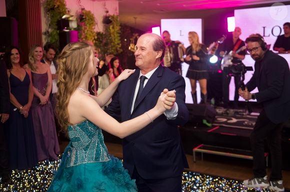 Ex-'Carinha de Anjo', Lorena Queiroz também dançou a valsa com o avô materno Ademar