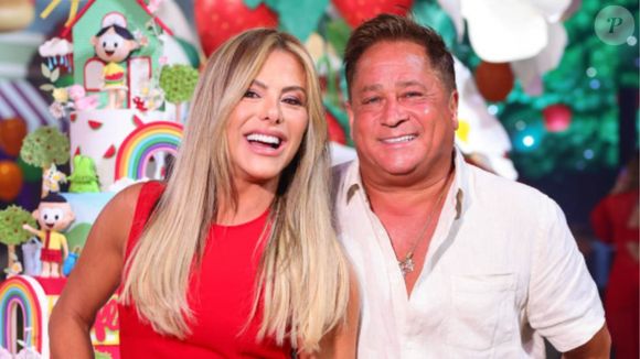 O cantor Leonardo é casado com Poliana Rocha.