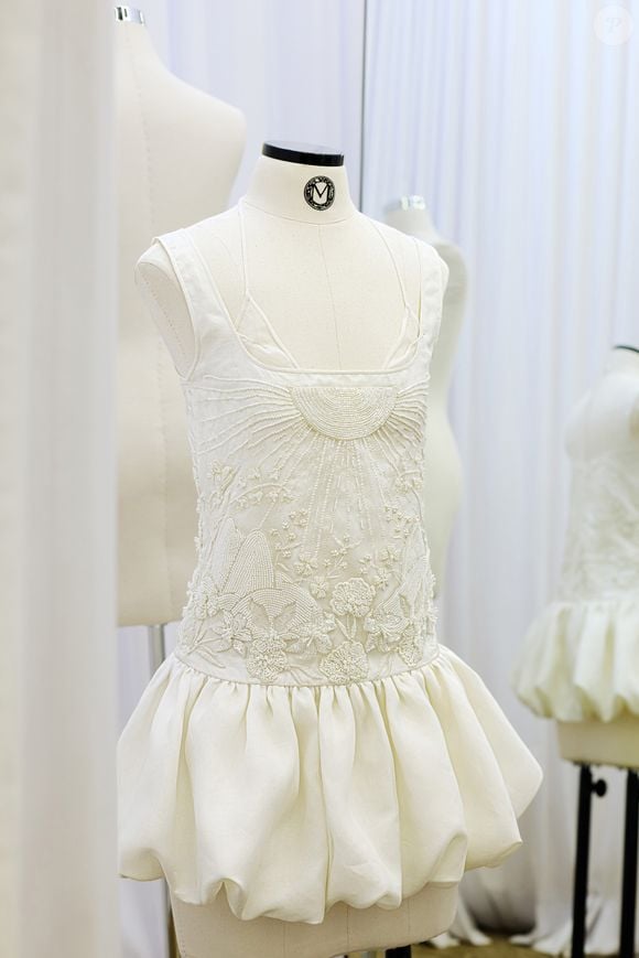 Com delicadeza, personalidade, estética refinada e liberdade de movimento, o vestido exclusivo de Vicky Montanari marca a estreia da FARM Rio na alta-costura voltada para noivas