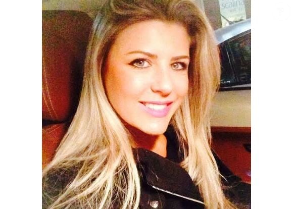 Íris Stefanelli não fez alterações grotescas em seu visual nos primeiros anos de carreira