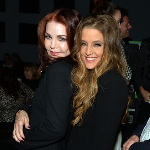 Lisa Marie Presley e Priscilla Presley estiveram juntas no Globo de Ouro dois dias antes da fatalidade