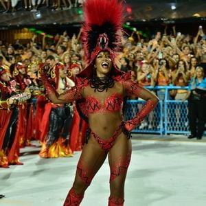 Iza mostrou todo seu samba no pé como Rainha da Imperatriz Leopoldinense